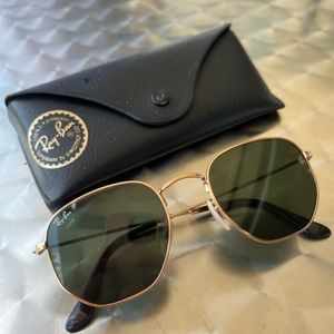 Hexagonal ray bans with case
